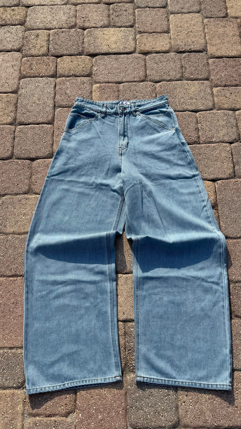 LIGHT BLUE BAGGY JEANS